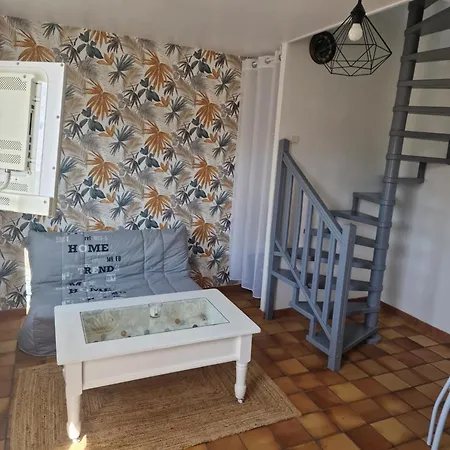 Maison De *